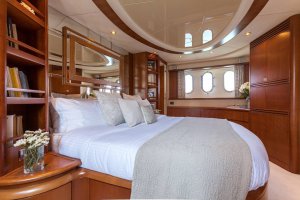 Iris Azimut 74 Yacht Available for Charter