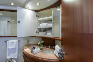 Iris Azimut 74 Yacht Available for Charter