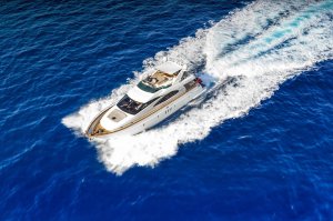 Iris Azimut 74 Yacht Available for Charter