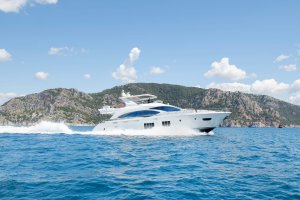 Hubo Azimut 84 Yacht Available for Charter