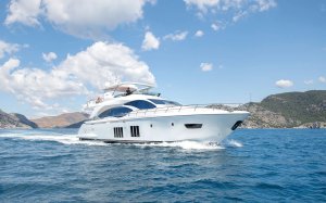 Hubo Azimut 84 Yacht Available for Charter