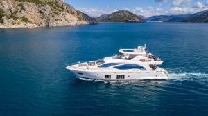 Hubo Azimut 84 Yacht Available for Charter