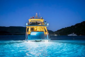 Hubo Azimut 84 Yacht Available for Charter