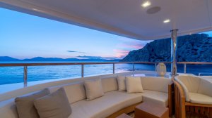 Yacht di Lusso O'MATHILDE Noleggio