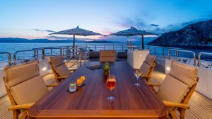 Yacht di Lusso O'MATHILDE Noleggio