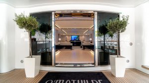 Yacht di Lusso O'MATHILDE Noleggio