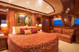 Lüks Kiralık Motor Yat OPTION B