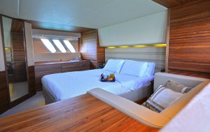 Wave Master Sealine T60 Yacht Available for Charter