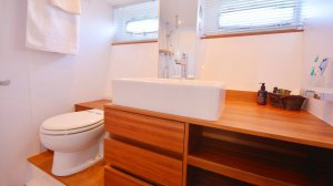 Wave Master Sealine T60 Yacht Available for Charter